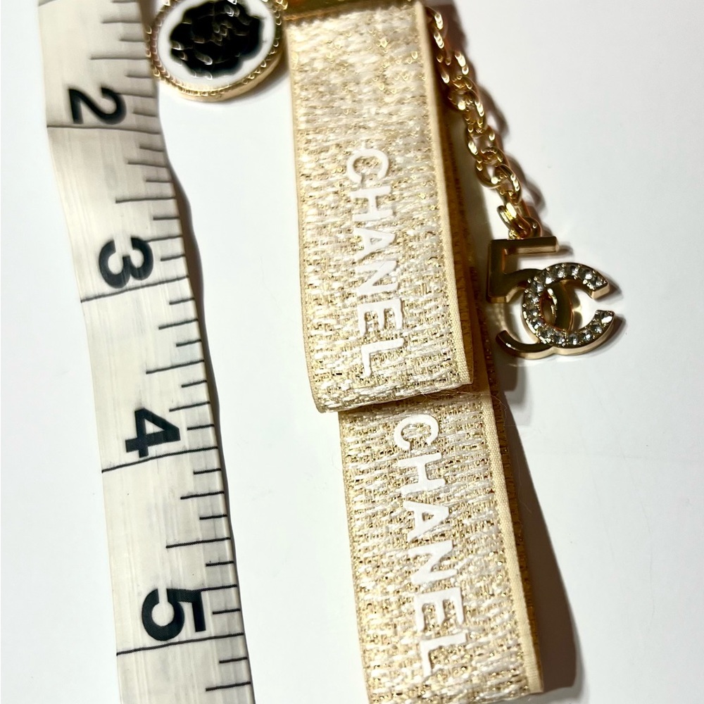 CHANEL Cream and Gold Key Holder - Bag Charm NIB - Picture 12 of 13